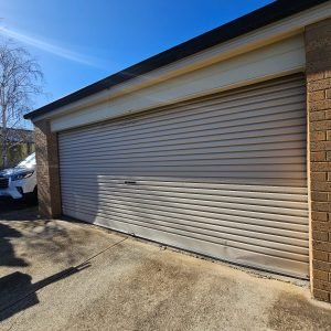 Mann Garage Door - P14 - Before
